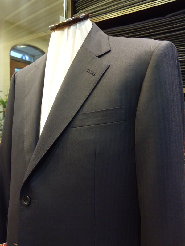 濃紺にブルーストライブのスーツ ブログ 大阪のオーダースーツ専門店テーラーキスモト