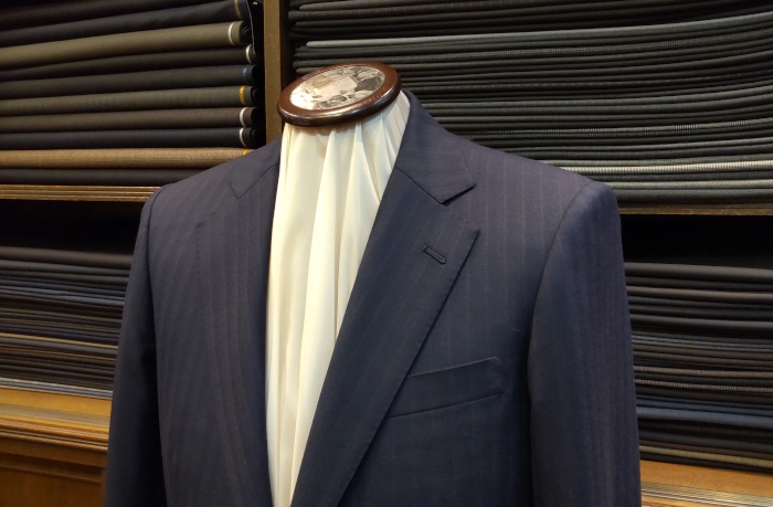 スキャバル 紺色ストライブスーツ - ブログ｜大阪のオーダースーツ専門