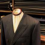 ダブルのストライブスーツの画像