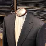 国産生地のチャコールグレースーツの画像